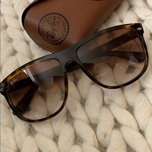 Mens RayBan style RB4147